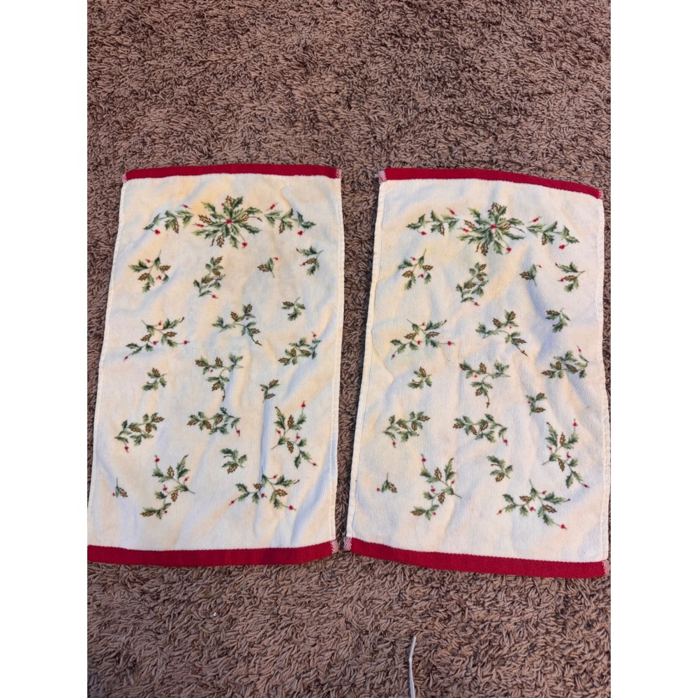 Lenox Holiday Nouveau Christmas Fingertip Towels Set of 2 Holly Gold Accents